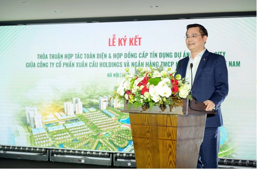 Ông Nguyễn Thanh Tùng, Ủy viên BCH Đảng bộ Chính phủ, Bí thư Đảng ủy, Chủ tịch HĐQT Vietcombank phát biểu tại buổi lễ